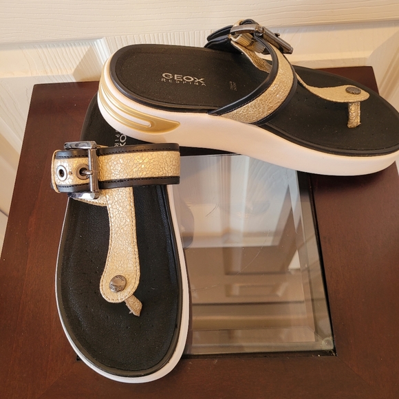 GEOX Ottaya Respira gold thong sandal - Picture 2 of 5